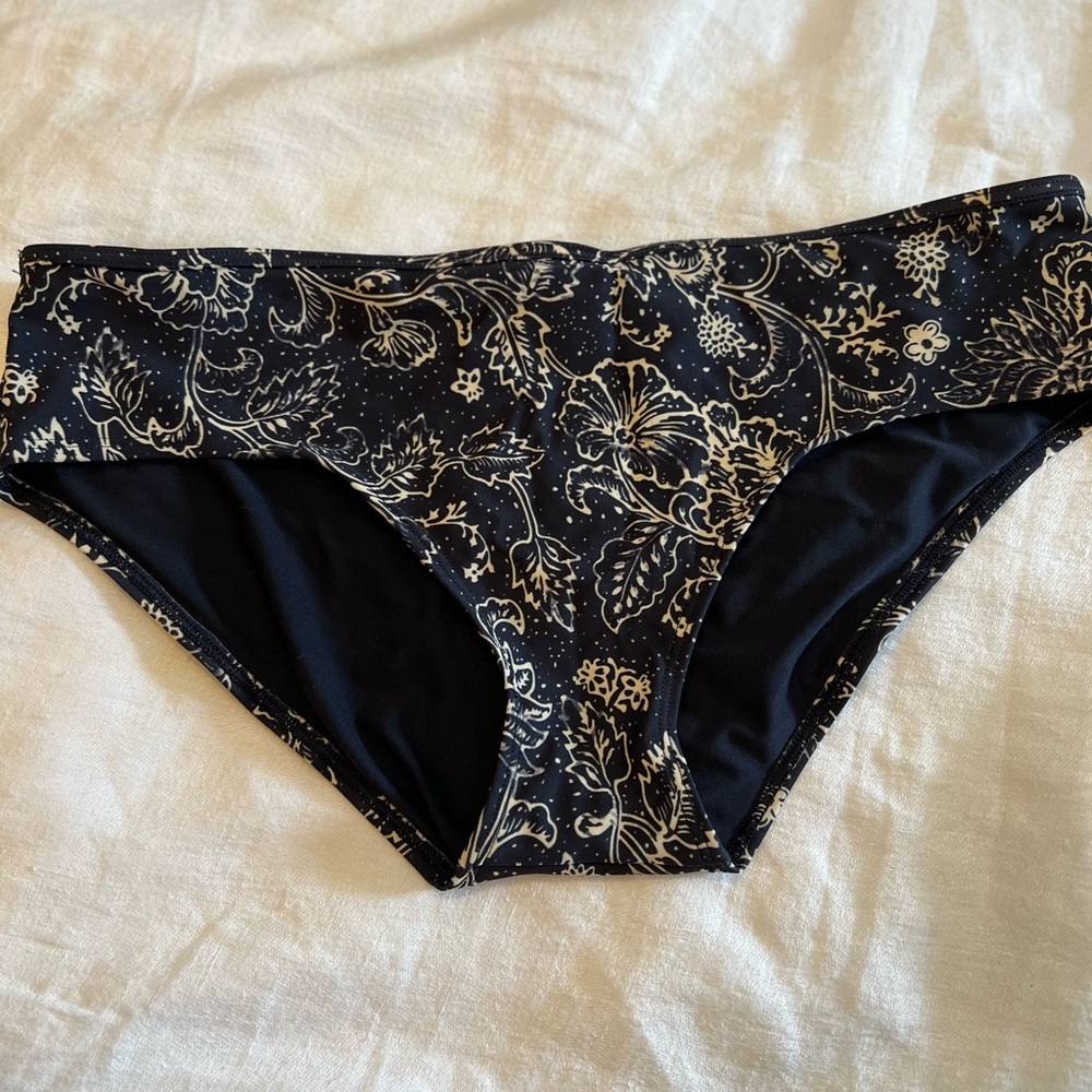American Eagle Outfitters Black and Cream Bandeau Intimates. Size Med. - Picture 11 of 15